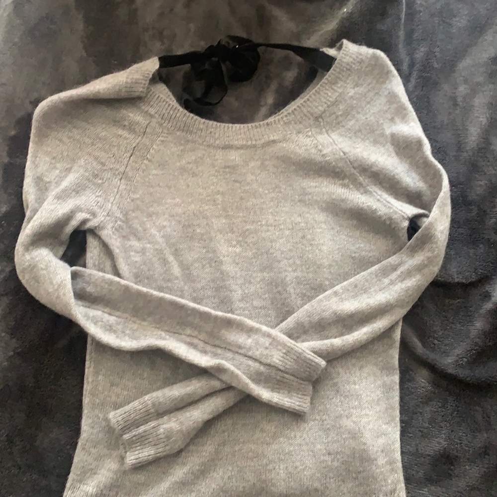 Cute blouse v neck in the back with a string